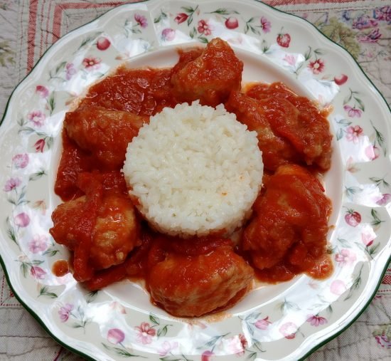 Bonito con Tomate y Arroz