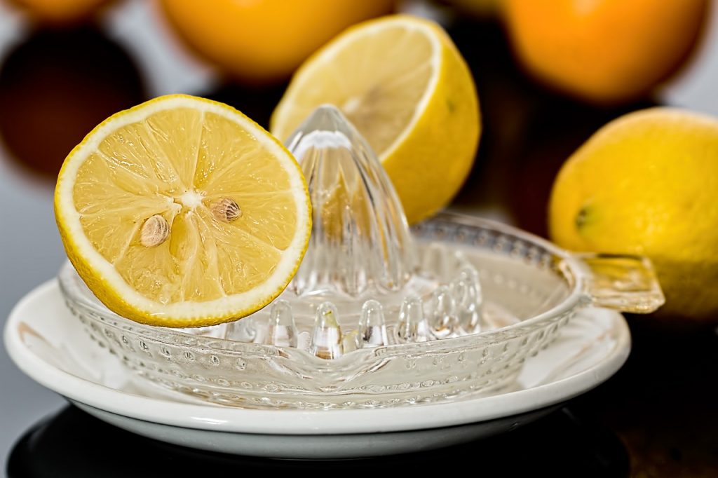 Zumo de Limón para hacer Mermelada de Mandarina y Canela
