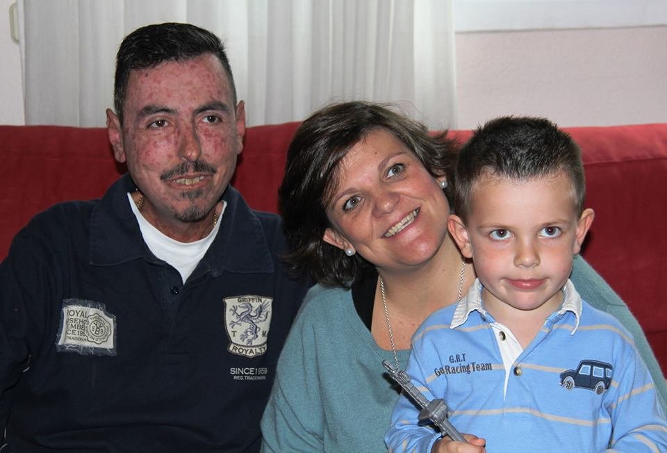 Dedicatoria de bombones de salmón ahumado rellenos de queso y nueces