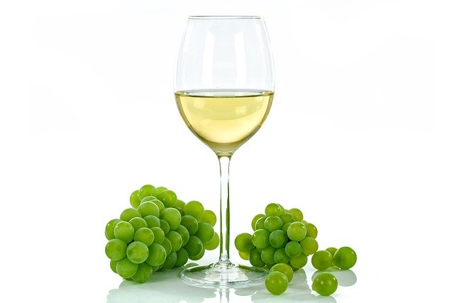 Vino blanco, para acompañar a la Receta de Croquetas de Merluza