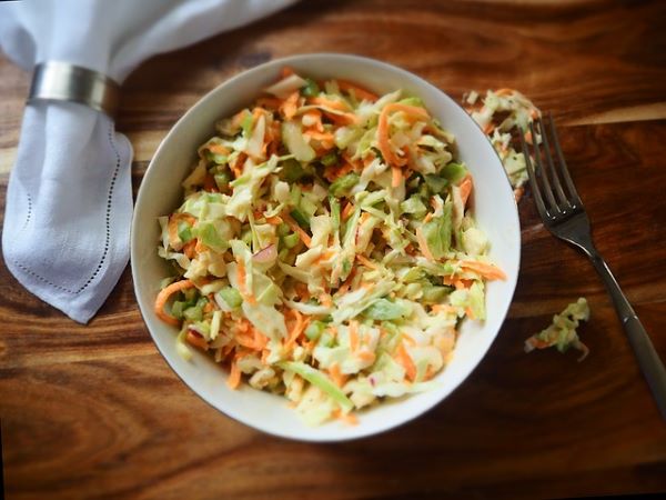 Ensalada de Col, una de las 13 Refrescantes Ensaladas para este Verano