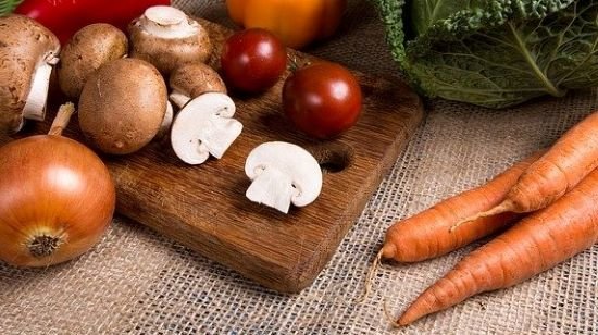 Zanahoria y setas para hacer Morcillo de Ternera en Salsa de Rioja