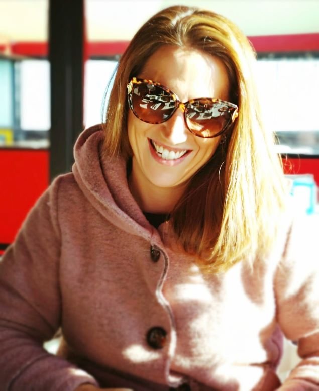 Isabel autora de Caprichos de Roble