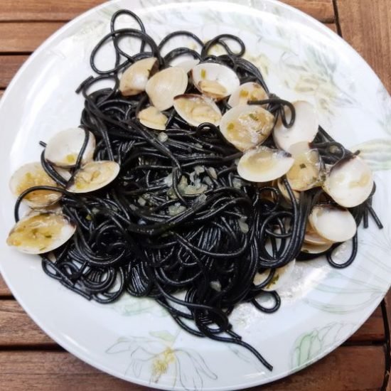 Espaguetis Negros con Almejas