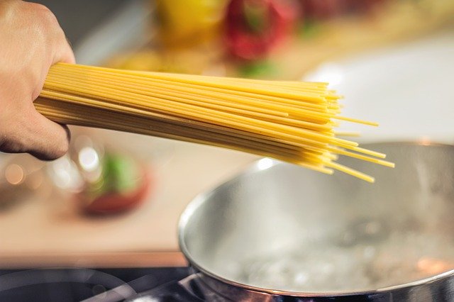 Espaguetis, para hacer Espaguetis con Albóndigas