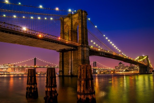Puente de Brooklyn de Nueva York, origen de la Tarta de Queso con Cobertura de Chocolate