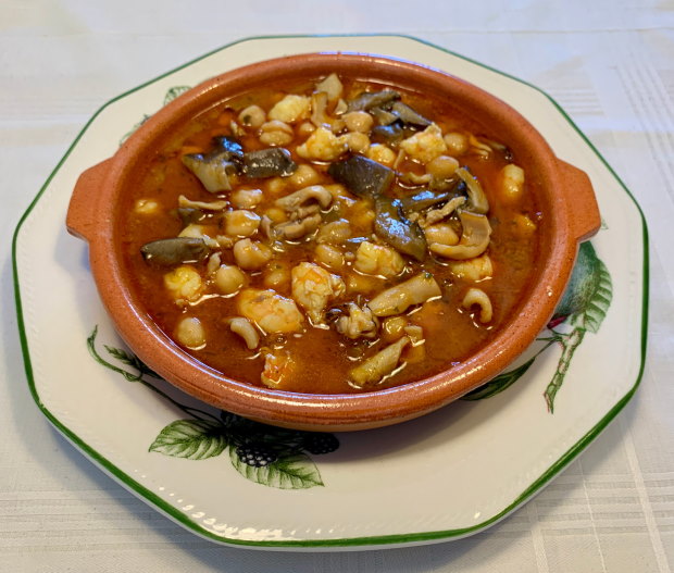 Garbanzos con Setas, Chipirones y Langostinos, variante de Potaje de Garbanzos con Bacalao