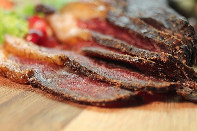 Cecina para acompañar a las Alubias de la Bañeza con Chipirones y langostinos