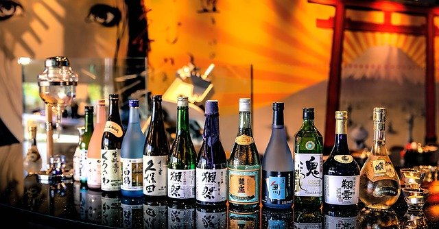 Sake, licor de arroz, variante de Arroz Caldoso con Pimientos y Tomates