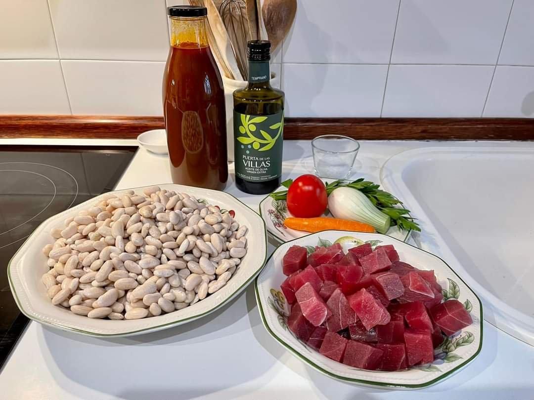Alubias con atun Alubias con atún