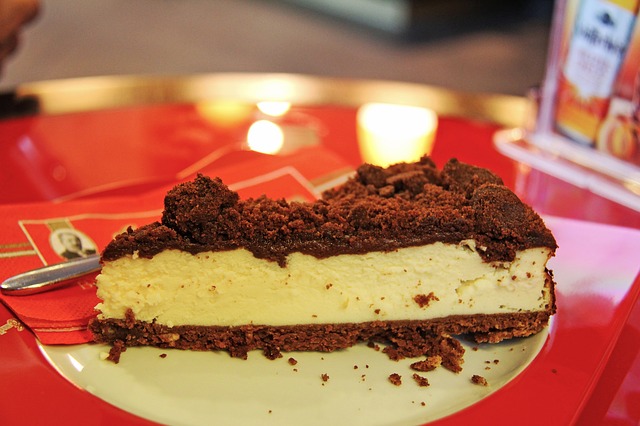 tarta queso con cacao en polvo, variante de Tarta de Queso con Cobertura de Chocolate