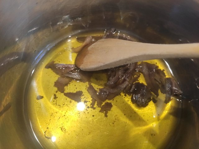 aceite-anchoas-jm1_640 Espaguetis a la Puttanesca