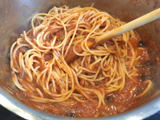 Espaguetis a la , para hacer los Fetuccini a la Norma (fettuccine alla norma)