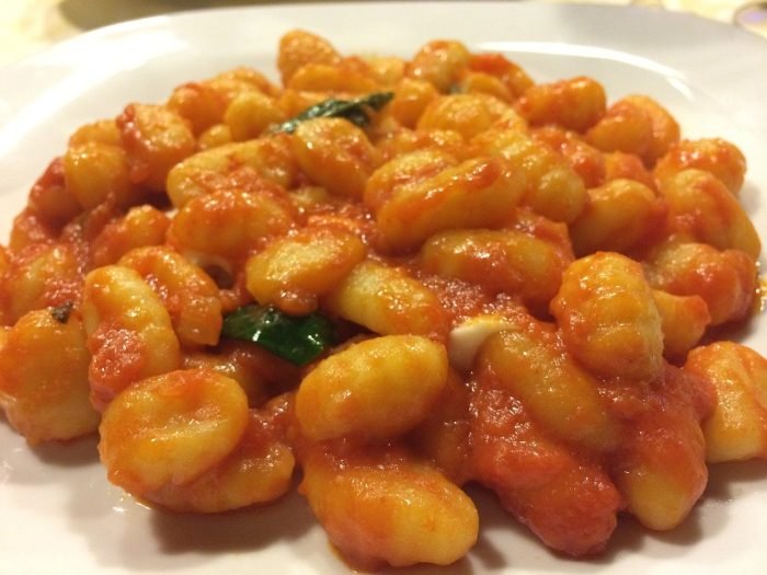 Ñoquis con Salsa Amatriciana