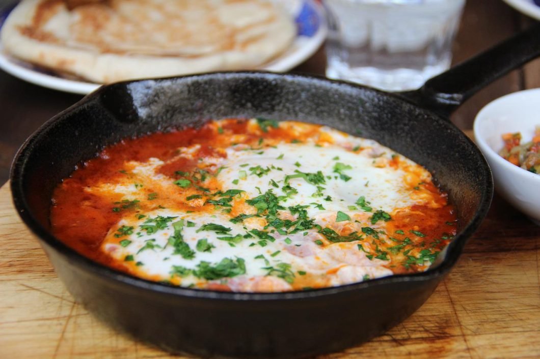 Shakshuka, Huevos Fritos con Tomate