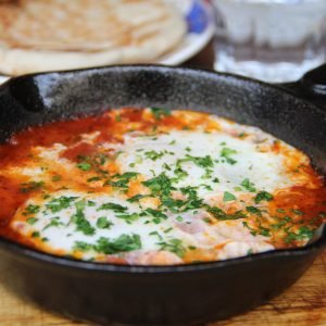 Shakshuka, Huevos Fritos con Tomate