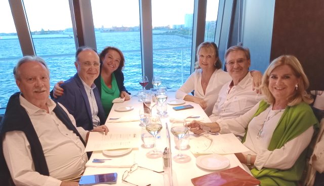 Dedicatoria a Amigos de la receta Linguini con Frutos del Mar