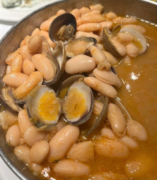 Receta de Fabes con almejas