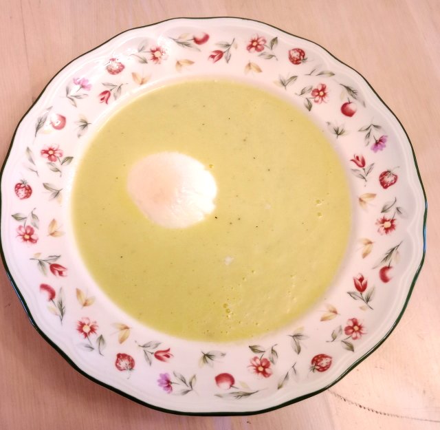 Crema de Calabacín con Huevo Poché