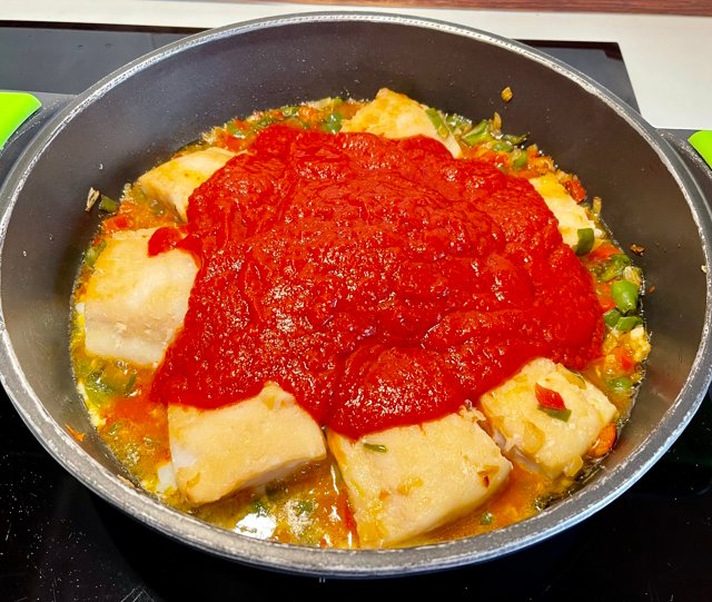 Bacalao con Tomates y Pimientos