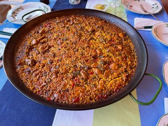 Paella de Costillas de Cerdo, Conejo y Pollo