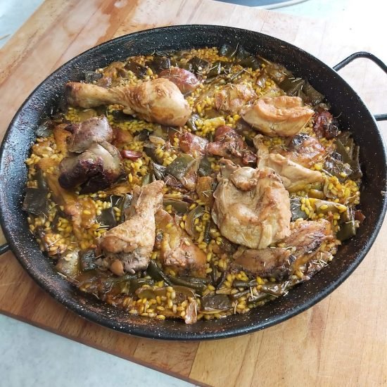 Paella de Pollo y Conejo
