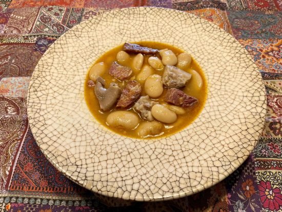 Judiones de la Granja con Oreja y Pie de Cerdo