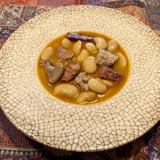 Judiones de la Granja con Oreja y Pie de Cerdo