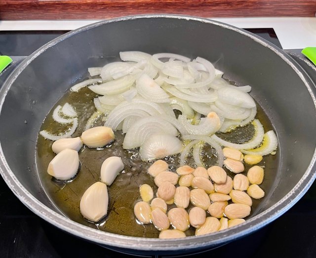 Cebolla, Ajo y Almendras