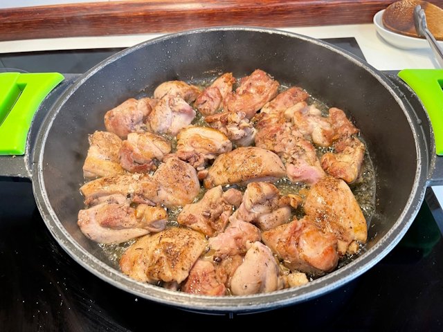 Pollo en Pepitoria