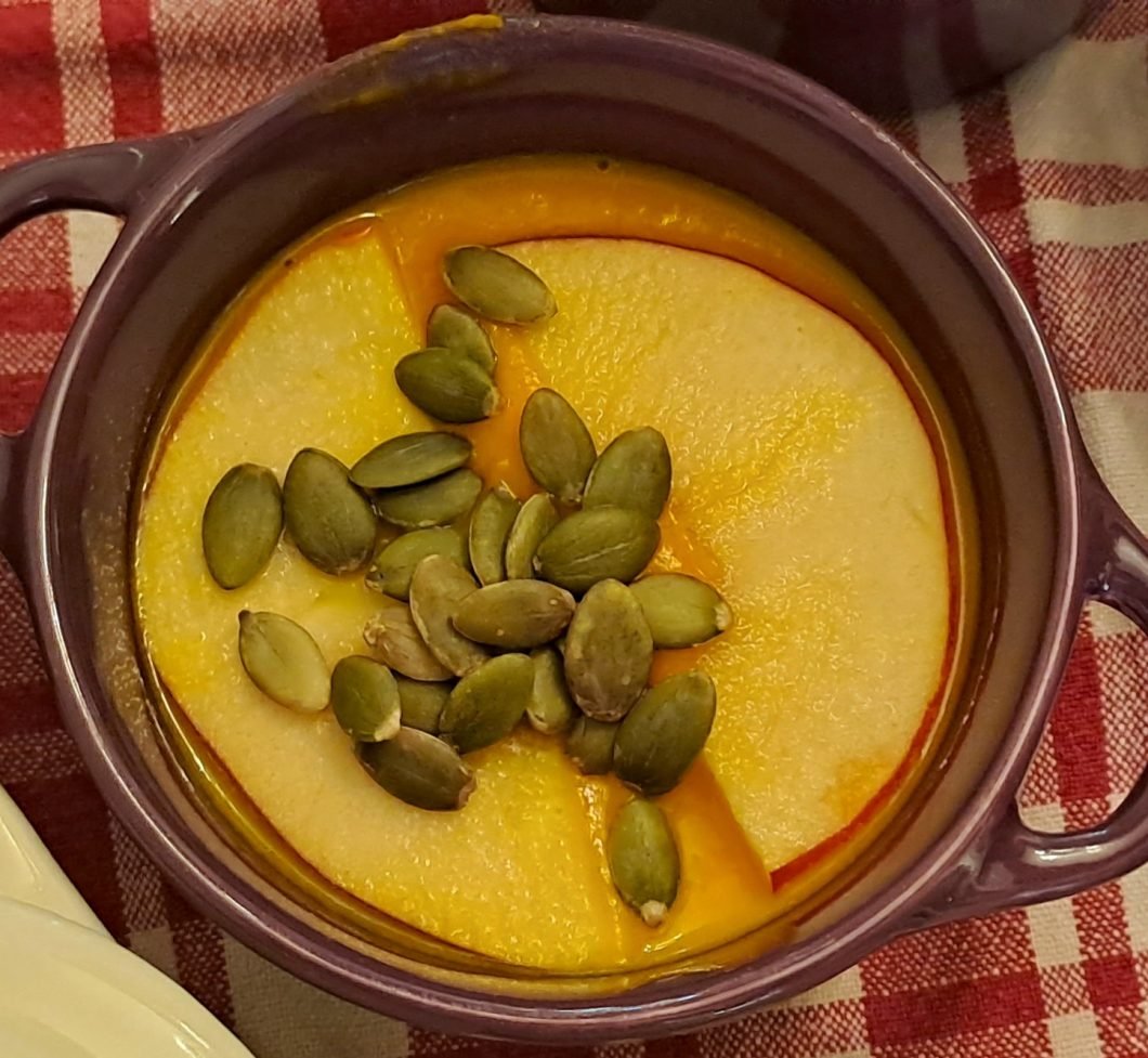Crema de Calabaza con Semillas de Calabaza y Manzana