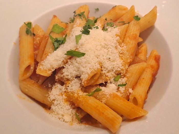 Macarrones con Salsa Amatriciana