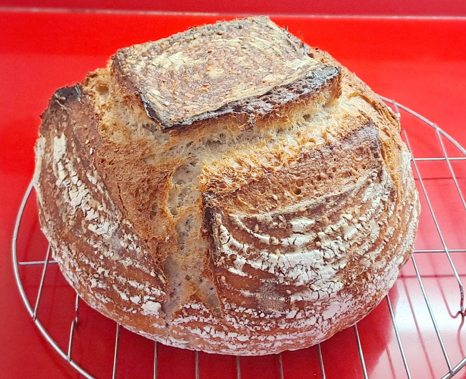 Hogaza de Pan con Masa Madre y Semillas de Sésamo