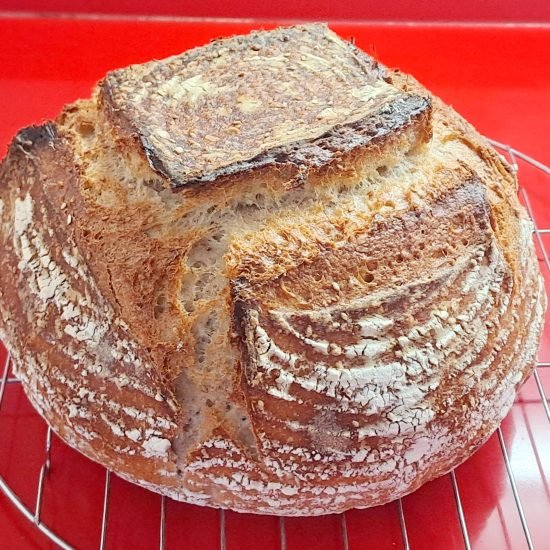 Hogaza de Pan con Masa Madre y Semillas de Sésamo