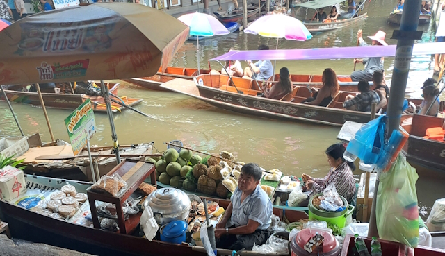 Mercado del Rio en Tailandia