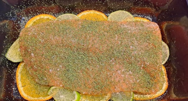 Salmón con Cítricos y Eneldo