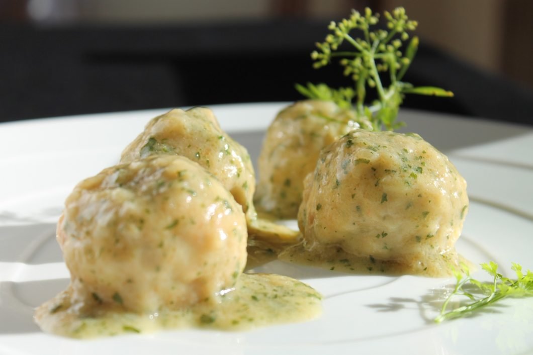 Albóndiga en salsa de Setas