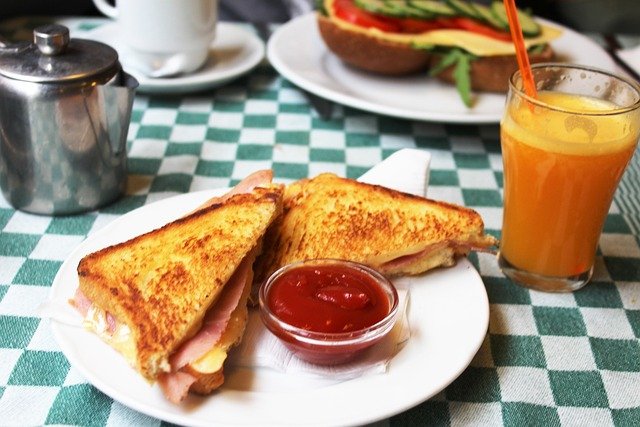 Sándwich mixto, variante del Sándwich de Salmón Ahumado y Queso