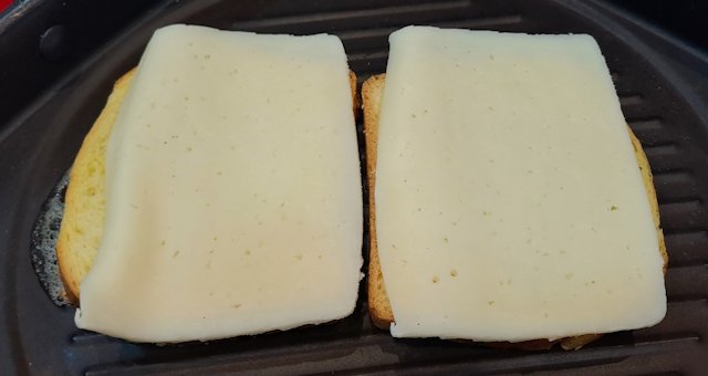 Sándwich de Salmón Ahumado y Queso