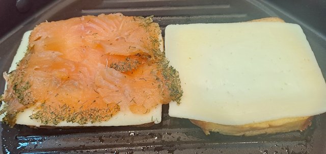 Sándwich de Salmón Ahumado y Queso