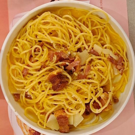 Receta de Espaguetis Carbonara con torreznos de Soria