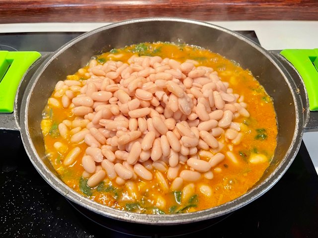 Alubias con Acelgas y Bacalao