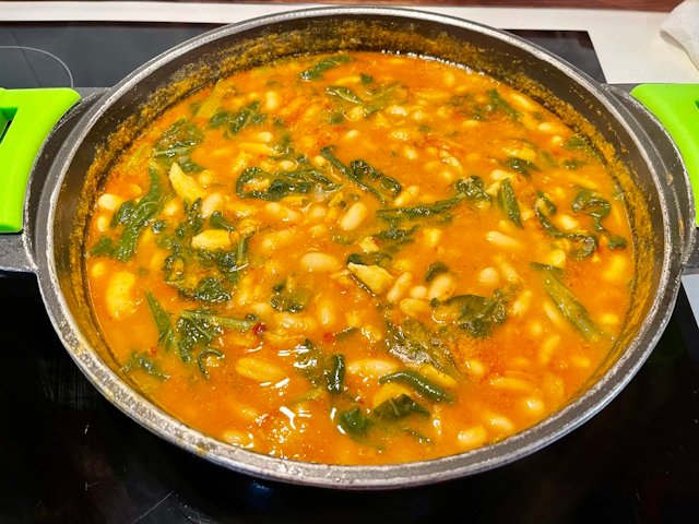 Alubias con Acelgas y Bacalao