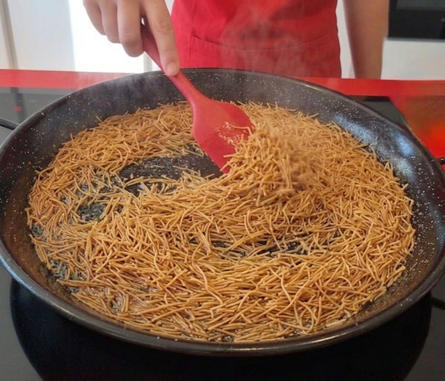 Tostado de fideos para la fidegua