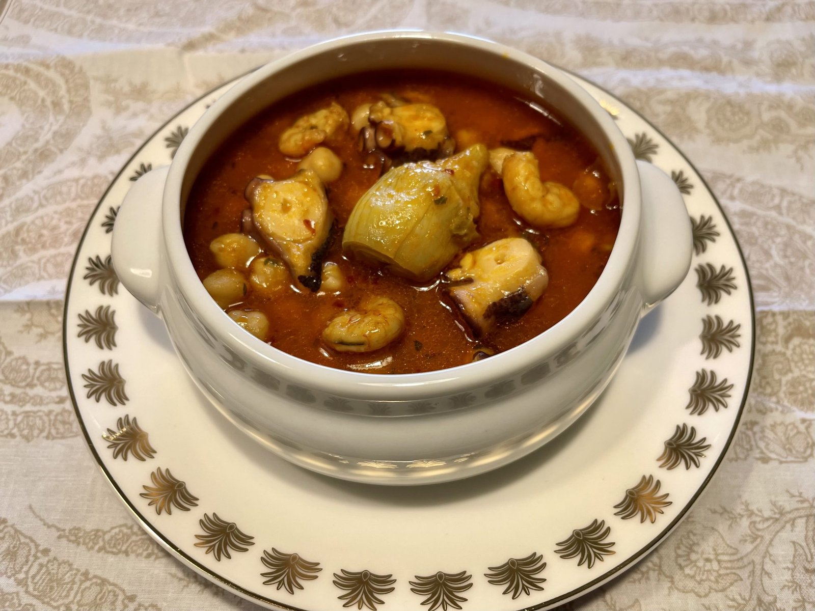 Garbanzos con Pulpo, Gambas y Alcachofas Baby
