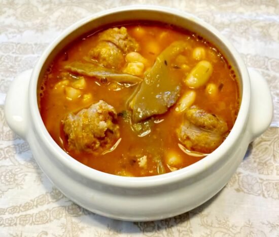 Alubias Blancas con Setas y Butifarra