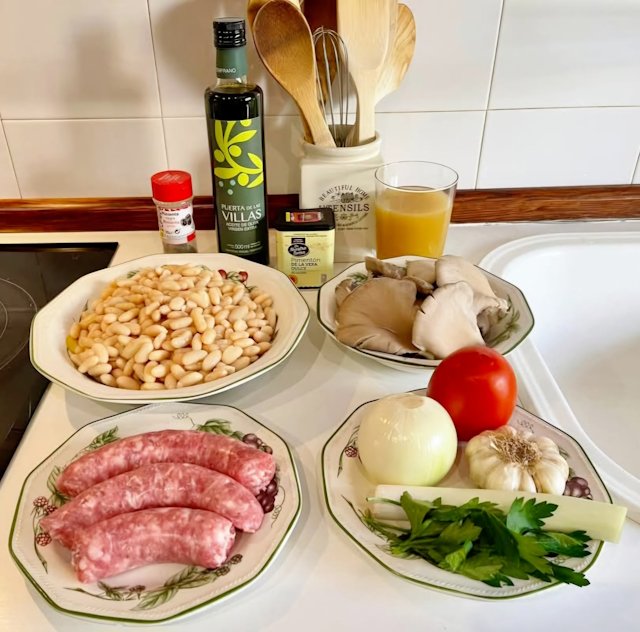 Alubias Blancas con Setas y Butifarra