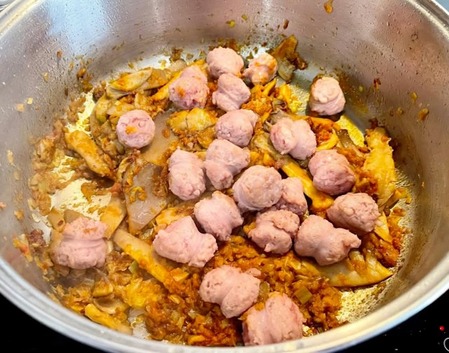 Alubias Blancas con Setas y Butifarra