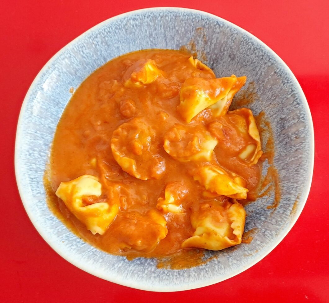 Tortelloni con tomate