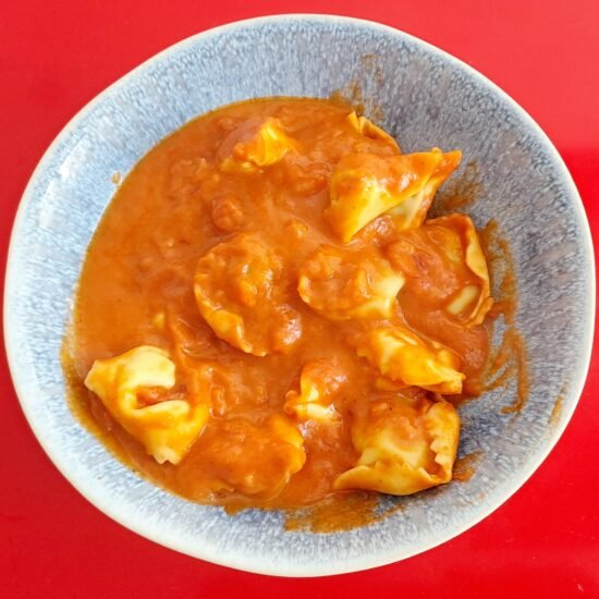 Tortelloni con tomate